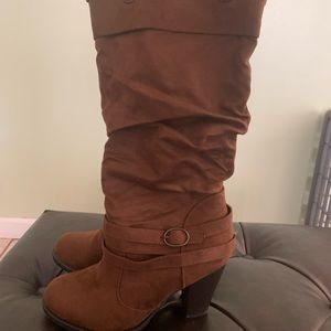 Sz8 Knee High Boots